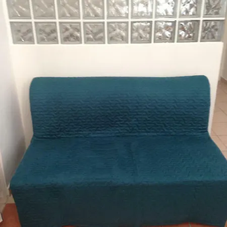 Airport Apartment *